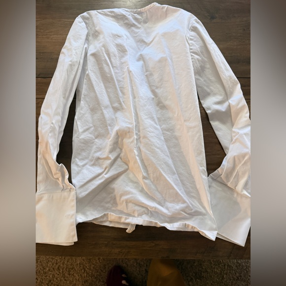 Elegant White V-Neck Blouse - Picture 4 of 4